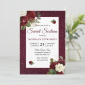Burgundy Floral Faux Metallic Sweet 16 Invite Kaart (Staand voorkant)