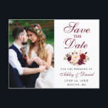 Burgundy Floral foto slaat de datum op Briefkaart<br><div class="desc">Waterverf Burgundy Floral Foto bewaart de datum Verloving bekendmaking Briefkaart</div>