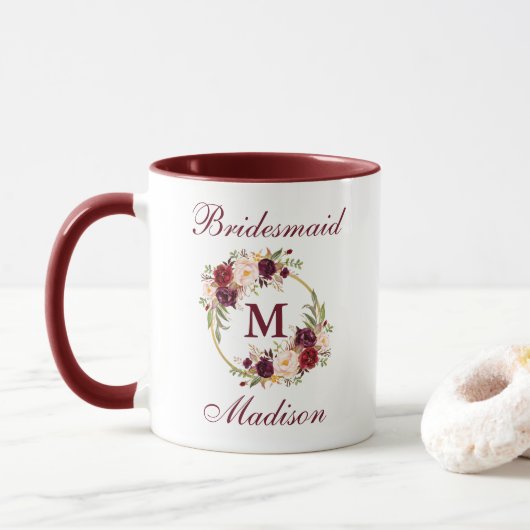 Burgundy Floral Gold Circle Bridesmaid Monogram Mok (Met donut)