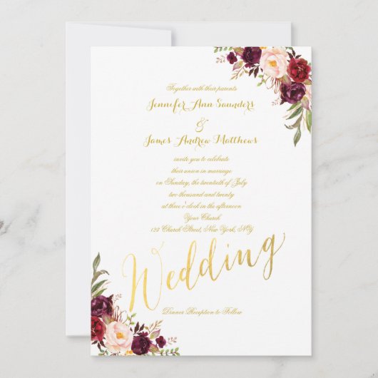 Burgundy Floral Gold Foil Script Weduwen Invite Kaart (Voorkant)