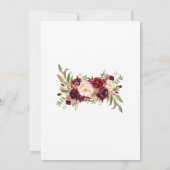 Burgundy Floral Gold Foil Script Weduwen Invite Kaart (Achterkant)