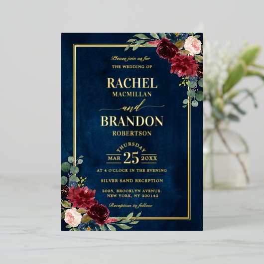 Burgundy Floral Gold Navy Blue Rustic Wedding Folie Uitnodiging (Staand Voorkant)