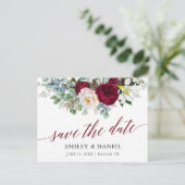 Burgundy Floral Greenery Calligraphy Save the Date Briefkaart (Staand voorkant)