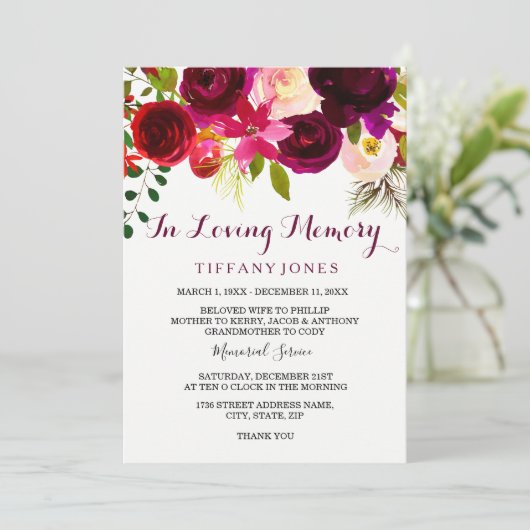 Burgundy Floral Memorial Announcement Service Kaart (Staand voorkant)