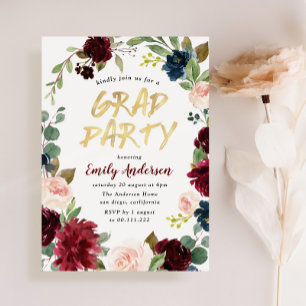 Burgundy floral penseelscriptgraduatie-partij kaart