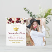 Burgundy Floral Photo Gold Gradution Party Invite Kaart (Staand voorkant)