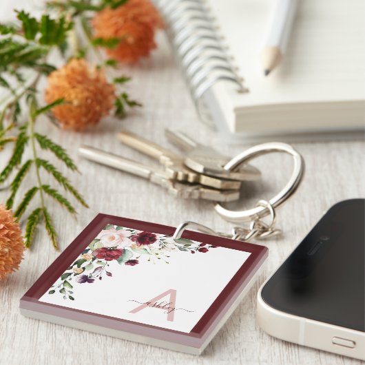 Burgundy Floral Script Monogram Initiaal Name Sleutelhanger (Voorkant Rechts)