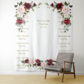 Burgundy Floral Step & Repeat Bautizo Backdrop Wandkleed (In situ)