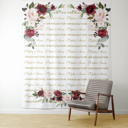 Burgundy Floral Step & Repeate Afstuderen Backdrop Wandkleed (In situ)