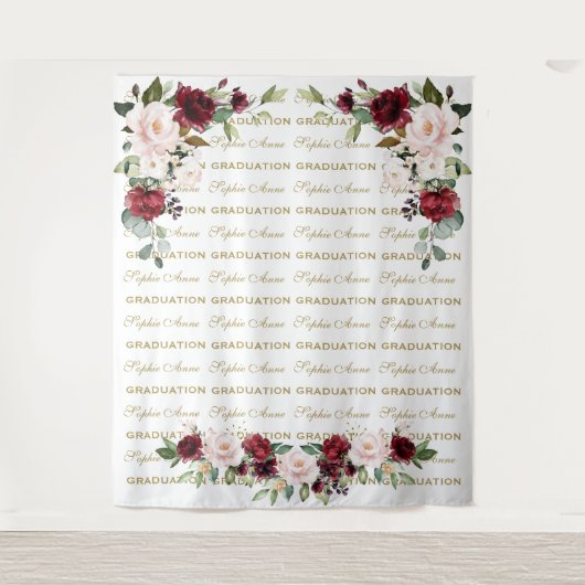 Burgundy Floral Step & Repeate Afstuderen Backdrop Wandkleed (Voorkant)