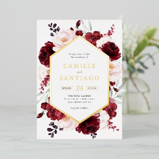 Burgundy Floral Wedding Invitation Folie Uitnodiging (Staand Voorkant)