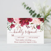 Burgundy Floral Wedding RSVP Kaart (Staand voorkant)