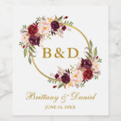 Burgundy Floral Wreath Gold Monogram Weddenschap Wijn Etiket (Enkel label)