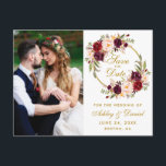 Burgundy Floral Wreath Gold Save the Date Photo Briefkaart<br><div class="desc">Waterverf Bourgondië Marsala Bloemenkrans Goud Save The Date Foto Verloving Aankondiging Briefkaart</div>