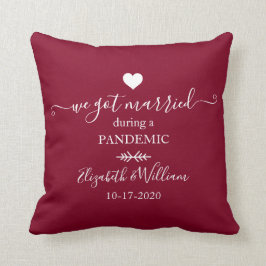Burgundy Foto gehuwd tijdens pandemische keepomwil Kussen