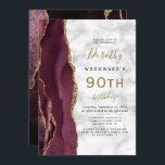 Burgundy Gold Agate Marble 90th Birthday Party Kaart<br><div class="desc">De linkerrand van deze elegante uitnodiging van een moderne verjaardagsfeestdag is voorzien van een bewapende waterverf aan de rand van een gouden faux glitter. De aanpasbare tekst combineert zwarte en goudkleurige handschrift-, copperplate- en cursieve lettertypen op een grijze en witte marmer textuurachtergrond. De achterzijde is voorzien van een passend glansvormig...</div>