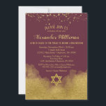Burgundy Gold Bar Mitzvah Uitnodiging<br><div class="desc">Een elegante Bourgogne en gouden Bar Mitzvah-uitnodiging met goudglitter confetti bovenaan en gouden glazen onderaan met een gouden glitter Star van David.</div>