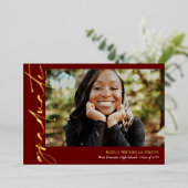 Burgundy Gold Calligraphy Photo Afstuderen Folie Uitnodiging (Staand Voorkant)