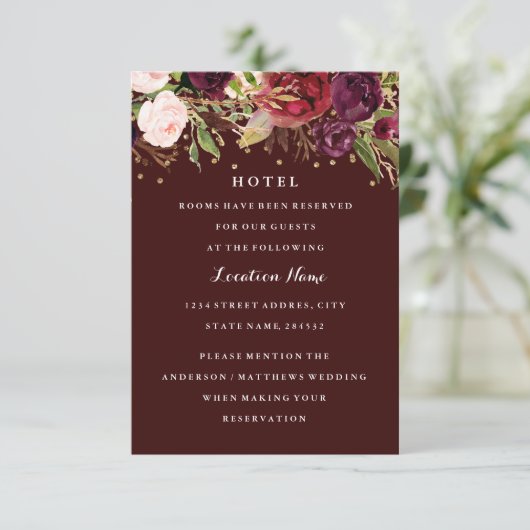 Burgundy Gold Confetti Floral Fall Wedding Hotel Kaart (Staand voorkant)