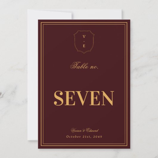 Burgundy Gold Crest Monogram Wedding Table Number Kaart (Voorkant)