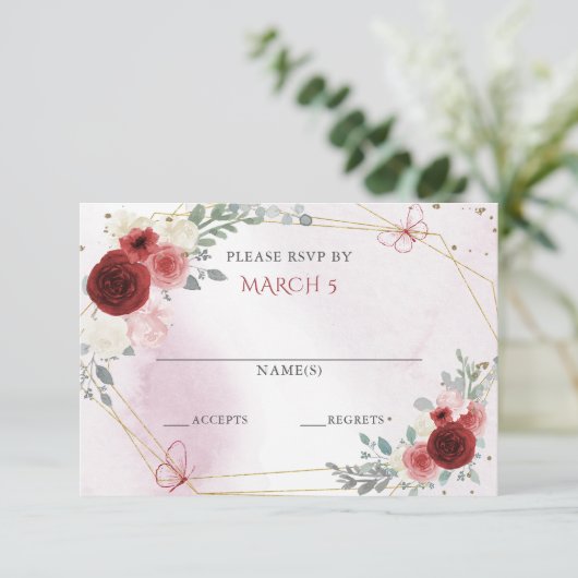 Burgundy Gold Floral Butterflies Quinceanera RSVP Kaartje (Staand voorkant)
