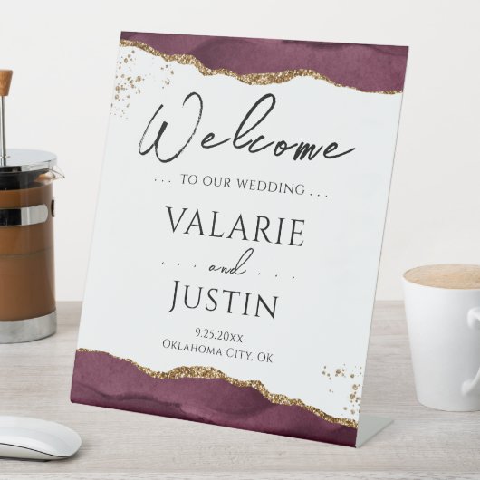 Burgundy Gold Glitter Agate Weddenschap Welkomstte Reclamebord Met Voetstuk (Insitu)