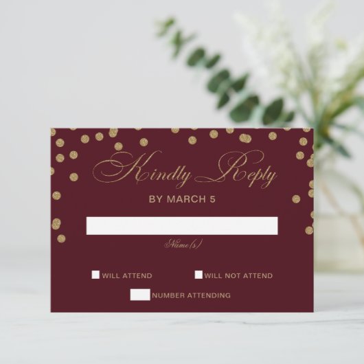 Burgundy Gold Glitter Confetti Elegant Wedding RSVP Kaartje (Staand voorkant)