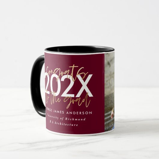 burgundy gold modern script foto afstudeerder mok (Voorkant links)