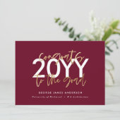burgundy gold modern script stijlvol afstuderen kaart (Staand voorkant)