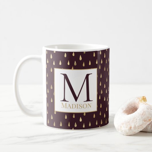 Burgundy Gold Raindrop Modern Trendy Monogram Koffiemok (Met donut)