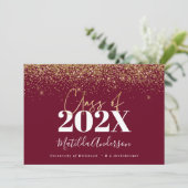 burgundy gold script modern elegant afstuderen kaart (Staand voorkant)