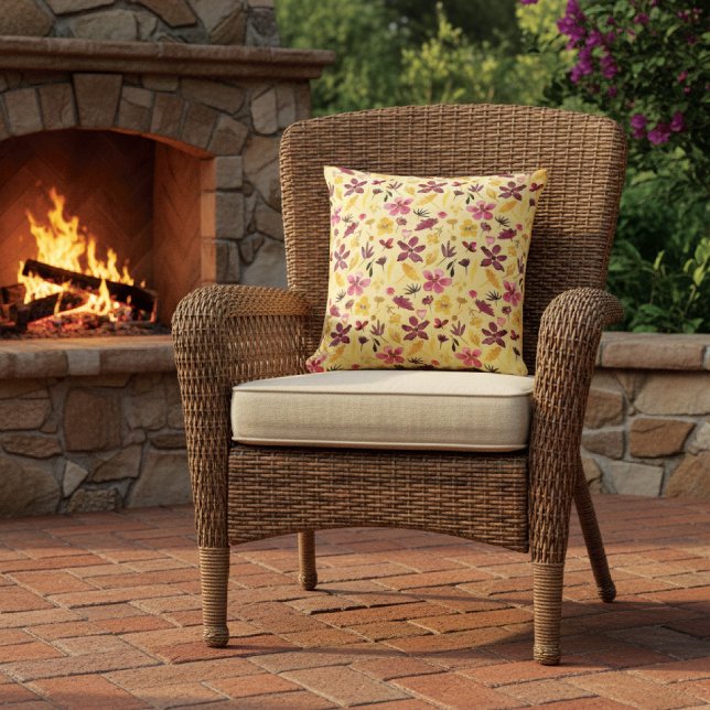 Burgundy Gold Wildflower Motif Buitenkussen (Creator heeft geüpload)