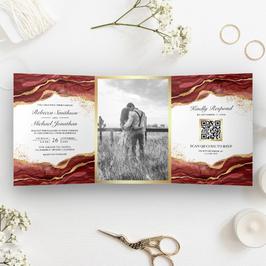 Burgundy Gouden Abstracte Inkt QR Code Bruiloft Drieluik Uitnodiging