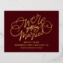 Burgundy Handwrite Calligraphy Save the Date Folie Uitnodiging Briefkaart