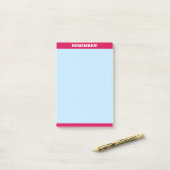 Burgundy Header op Light Blue-herinner opmerking Post-it® Notes (Op bureau)