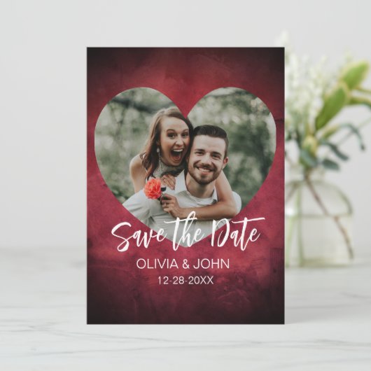 Burgundy Heart-Shaped Photo Save the Date Wedding Kaart (Staand voorkant)