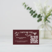 Burgundy & Ivory Capture The Love QR Code Wedding Informatiekaartje (Staand voorkant)