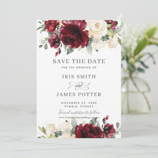 Burgundy Ivory Floral Wedding Save the Date Kaart (Staand voorkant)
