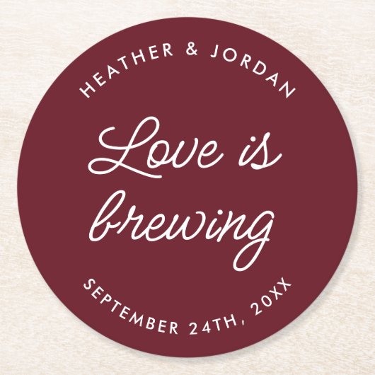 Burgundy Love Is Brewing Trouwreceptie Ronde Kartonnen Onderzetter (Voorkant)