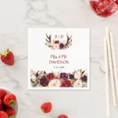 Burgundy Marsala Floral Antlers Monogram Weddensch Servet (Insitu)