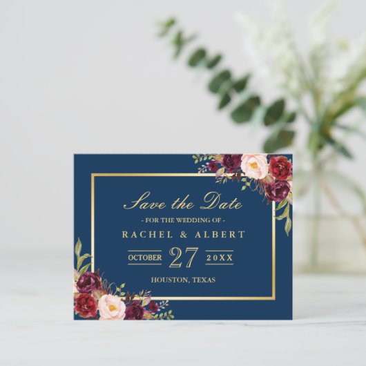 Burgundy Marsala Floral Gold Wedding Save the Date Aankondigingskaart (Staand voorkant)