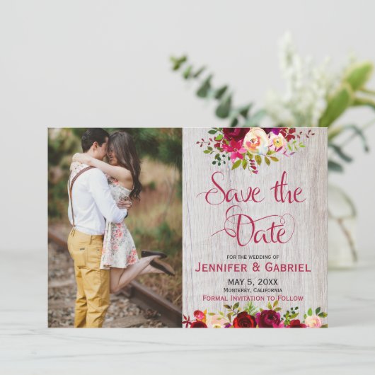 Burgundy Marsala Floral Wood Save the Date Photo (Staand voorkant)