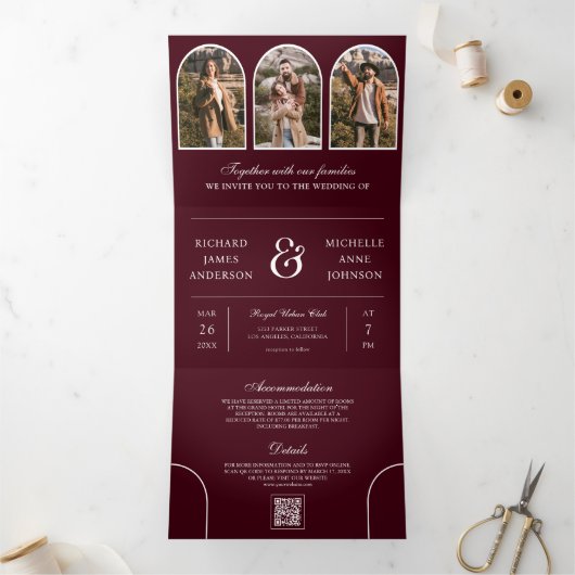Burgundy Minimal Arch Photo QR code Wedding Drieluik Uitnodiging (Binnen)