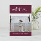 Burgundy Modern Minimal Script Weduwfoto Flat Bedankkaart (Staand voorkant)