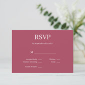 Burgundy Modern Minimalist Wedding RSVP Kaart (Staand voorkant)