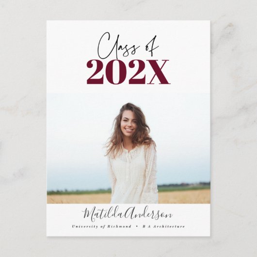 burgundy modern script afstudeerder fotoklasse 202 briefkaart (Voorkant)