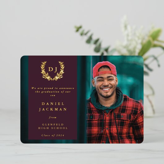 Burgundy Monogram + Aankondiging van het Afstudere (Staand Voorkant)