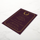 Burgundy Monogram + Laurel Wreath Afstuderen Folie Uitnodiging (Gedraaid)