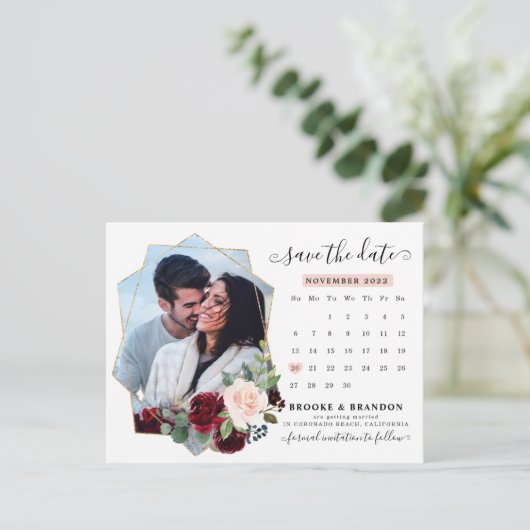 Burgundy Navy Blush Floral Calendar Save the Date Briefkaart (Staand voorkant)