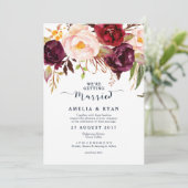 Burgundy Navy Floral Wedding Invitation Kaart (Staand voorkant)